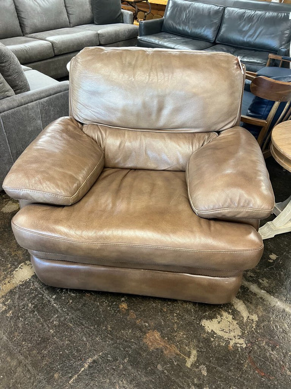 Flexsteel Latitude Leather Recliner (retail $1900)