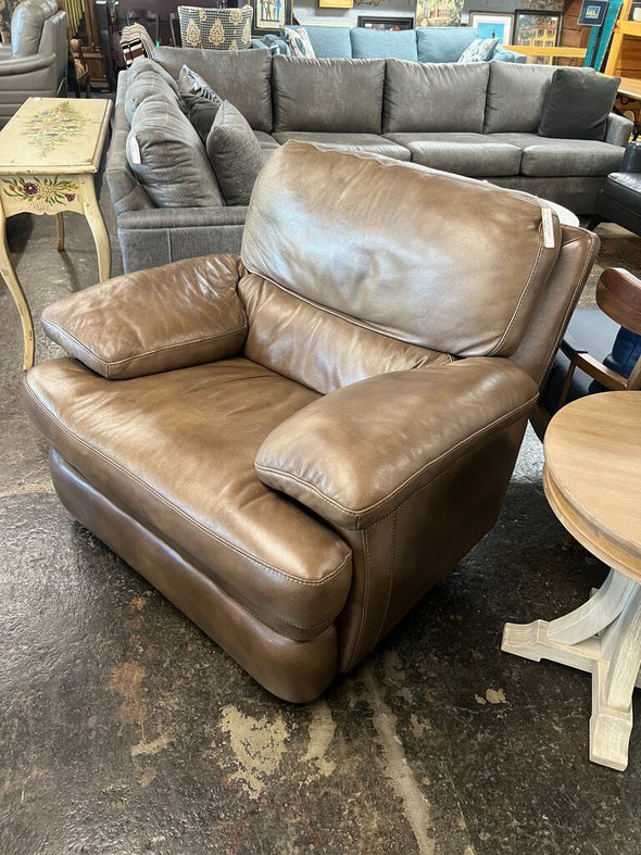 Flexsteel Latitude Leather Recliner (retail $1900)