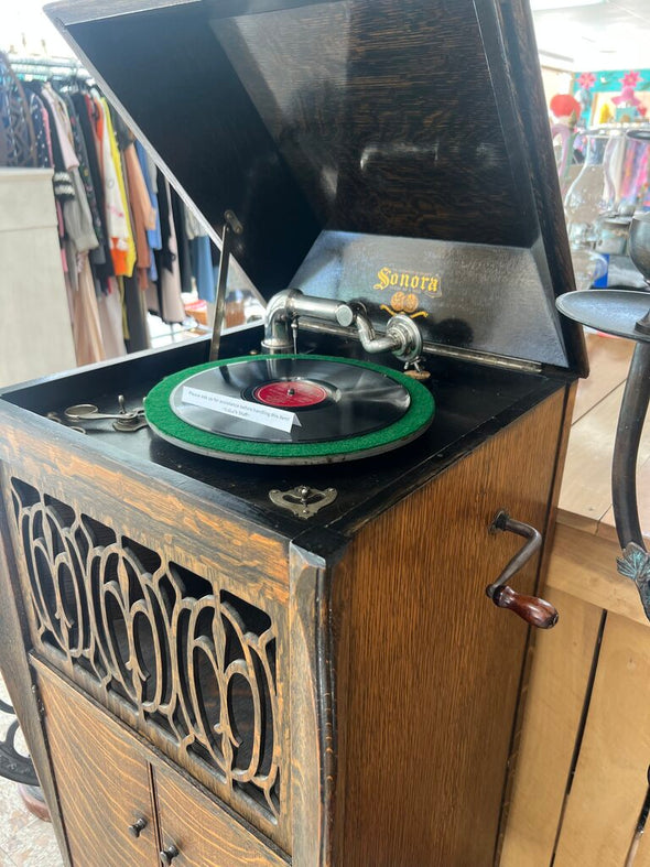 Antique Tiger Oak Sonora Victrola (1915)