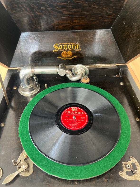 Antique Tiger Oak Sonora Victrola (1915)