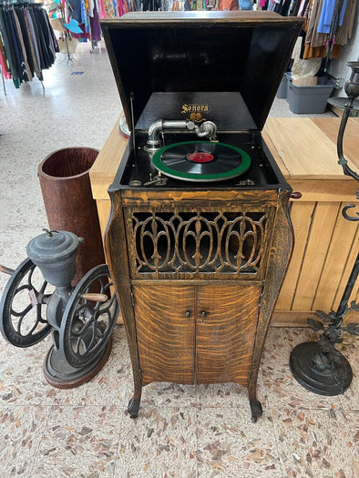 Antique Tiger Oak Sonora Victrola (1915)