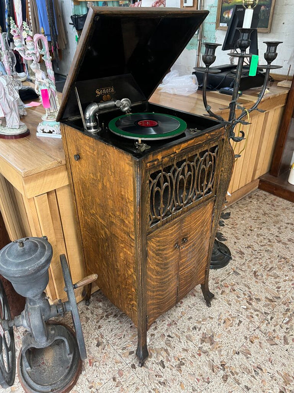 Antique Tiger Oak Sonora Victrola (1915)