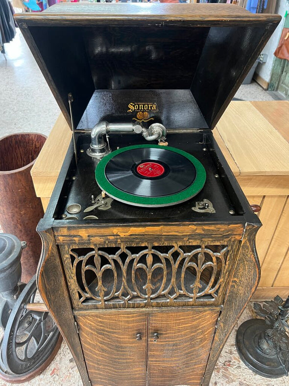 Antique Tiger Oak Sonora Victrola (1915)