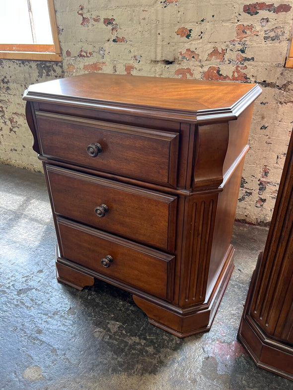 Ashley Furniture Wyatt Nightstand