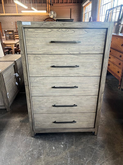 NEW Kincaid Debut Calle Chest